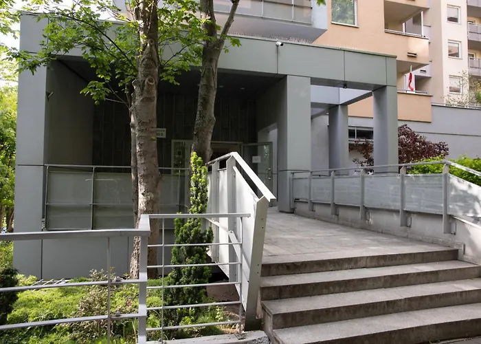 Comfort Legionow Апартаменти *